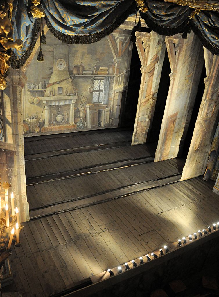 Teatr Królowej w Wersalu z malowanymi kulisami i prospektem